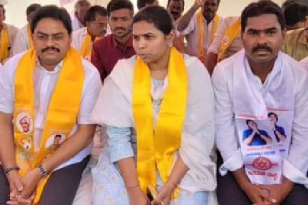 Bhuma Akhila Priya on her hunger strike in Nandyal