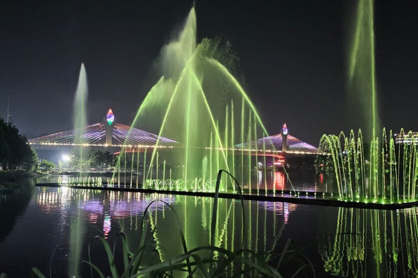 Musical floating fountains installed in durgamcheruvu Hyderabad
