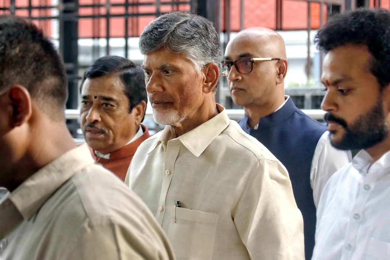 AP High Court adjourned hearing of Chandrababu bail plea on inner ring road case to tomorrow 