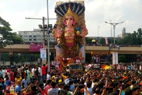 Immersion procession of Hyderabad's tallest Ganesh idol underway