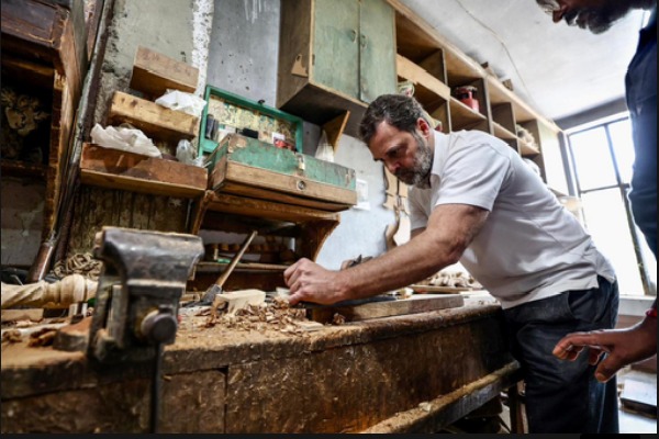 Rahul now visits furniture market in Delhi's Kirti Nagar, interacts with workers