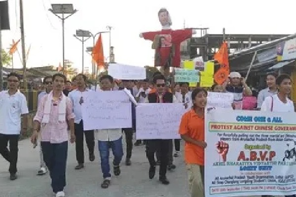 Protesters burn Xi Jinping effigy in Arunachal over visa denial to athletes
