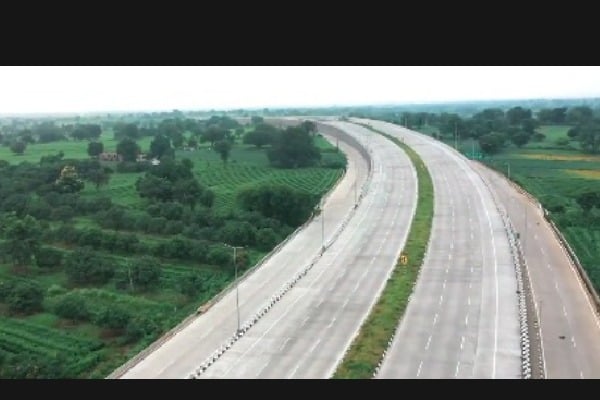 Gadkari throws open new Maha-T'gana highway among Rs 3,695cr projects