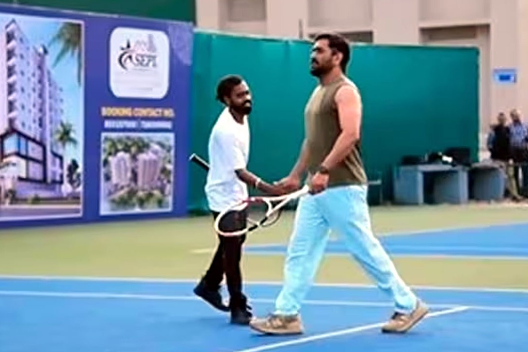 MS Dhonis Skills On Tennis Court Amaze Internet