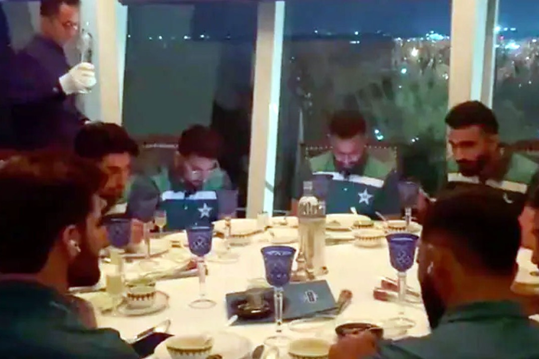 Pakistan Cricketers Enjoy Lavish Dinner In Hyderabad