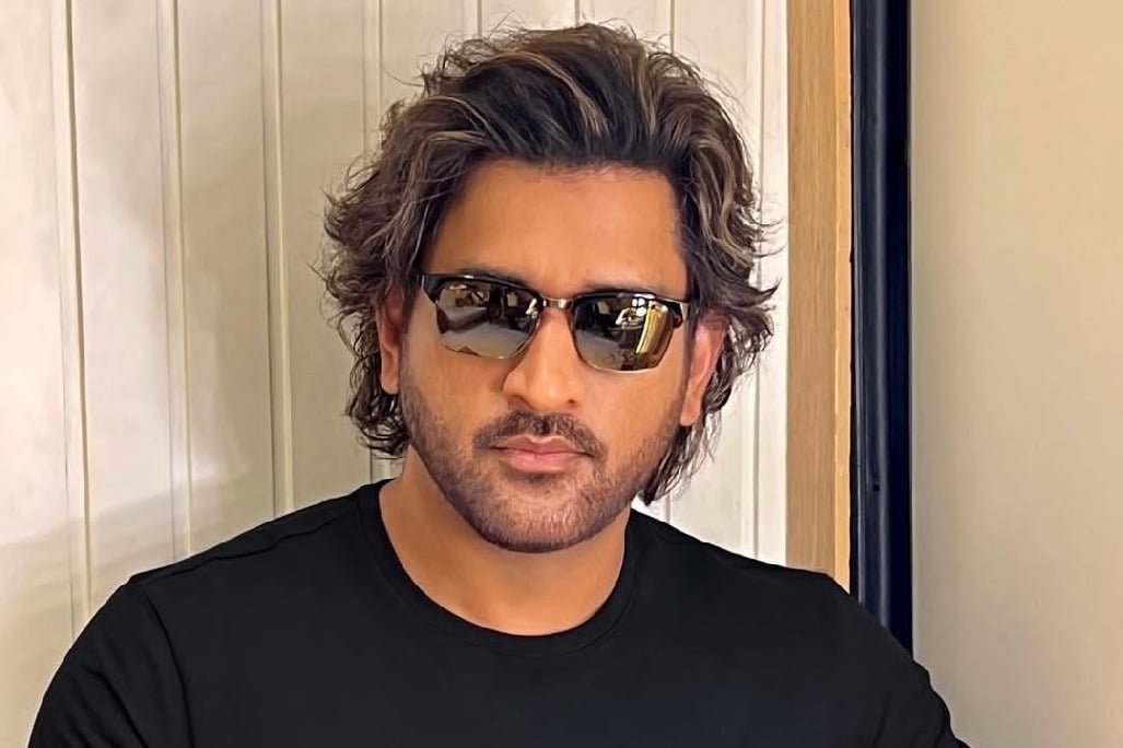 MS Dhoni new hair style