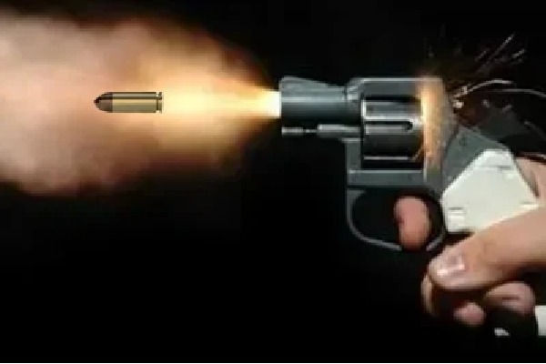 Andhra cop shoots dead wife, two children, kills self