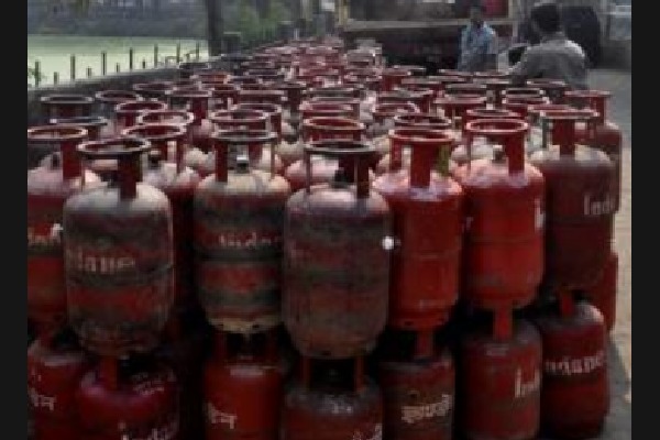 Under Ujjwala scheme, cylinders to be sold at Rs 600, says PM Modi
