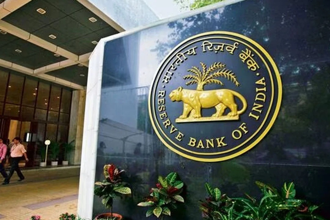 RBI tells good news to other banks keeps repo rate unchanged