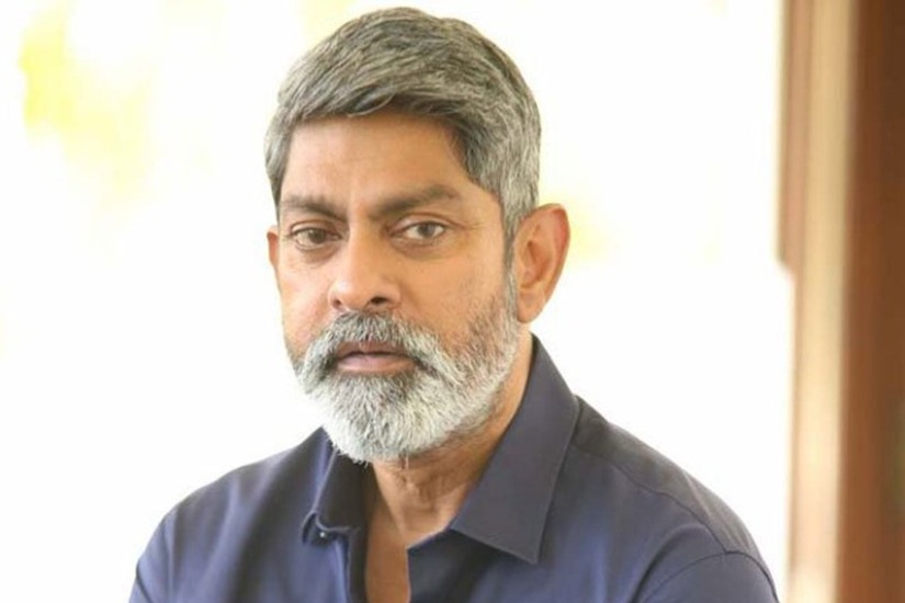 Jagapathibabu severs ties with fan associations and trust 