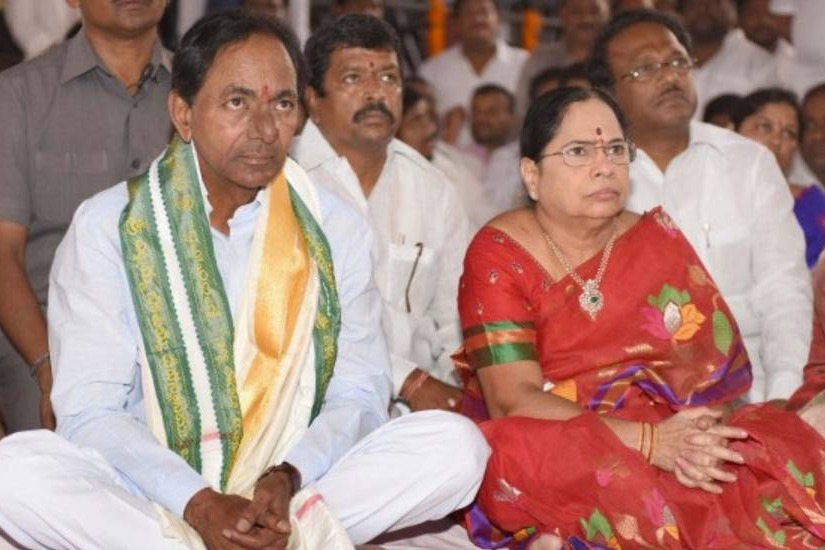 KCR wife shobha visits Thirumala for venkateshwara swamy darshan