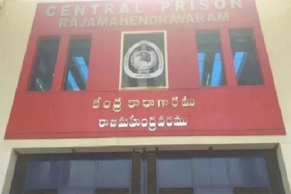 Stampade in Rajahmundry central jail