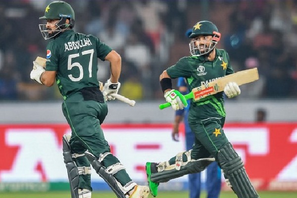 Pakistan set new world cup record by chasing highest total against Sri Lanka 