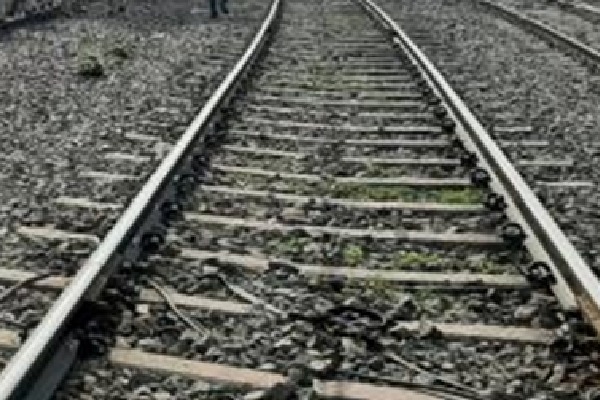 UP girl thrown in front of train by eve-teasers, loses limbs