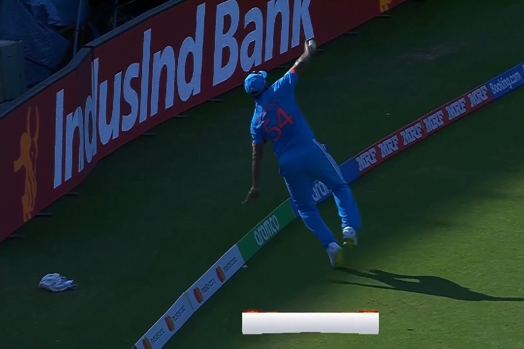 Shardul Thakur takes a stunning catch