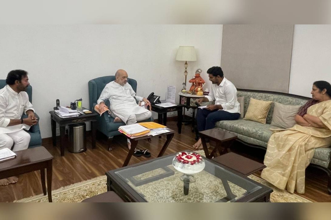 Naralokesh meets with Home minister amitshah