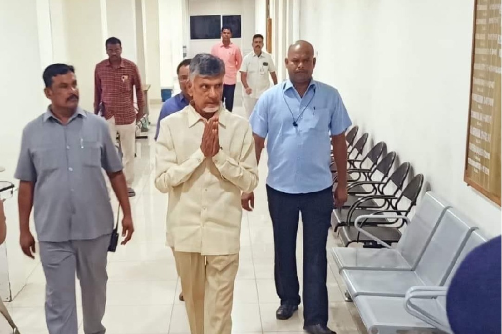 Chandrababu and CID lawyers in ACB court hall