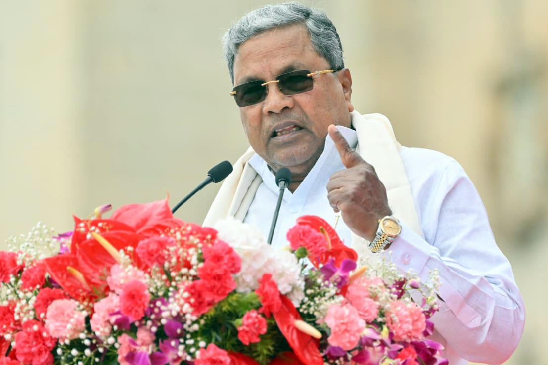 Siddaramaiah asks officials to convince farmers about power crisis in K'taka