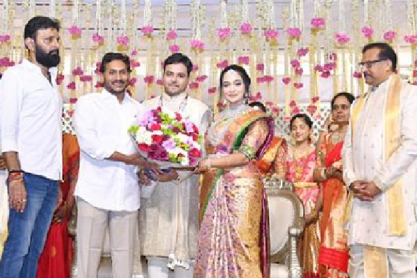 CM Jagan attend Kodali Nani relative marriage