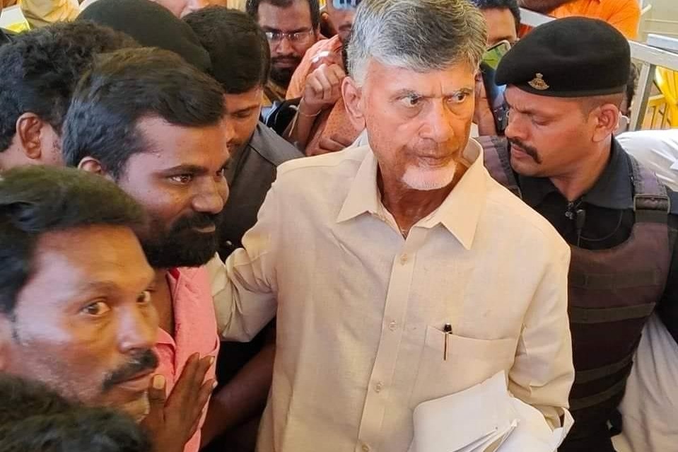 ACB Court orders for  2 mulakhats everyday for Chandrababu