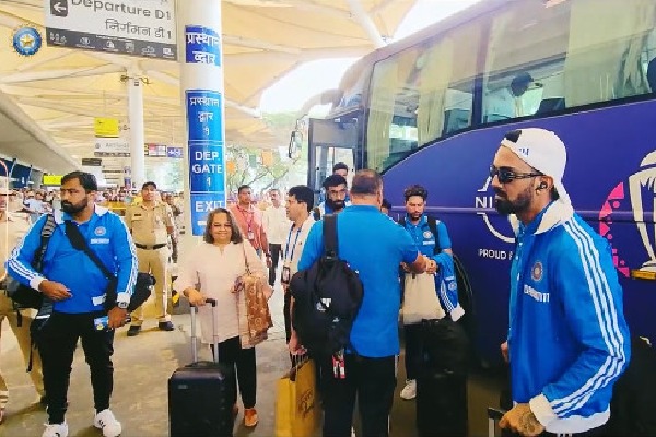 Team India arrives Dharmashala 