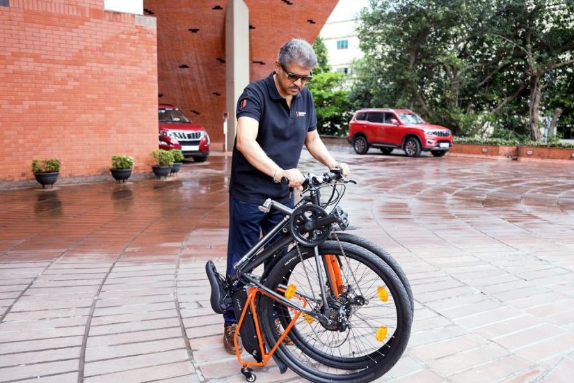 first foldable diamond frame e bike with full size wheels in the world says Anand Mahindra