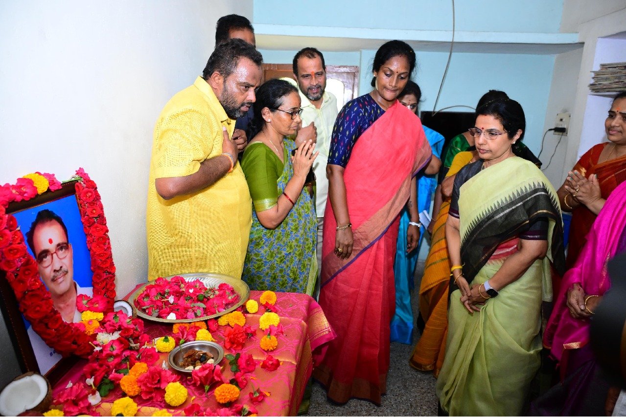 Nara Bhuvaneswari launches ‘Nijam Gelvali’ yatra