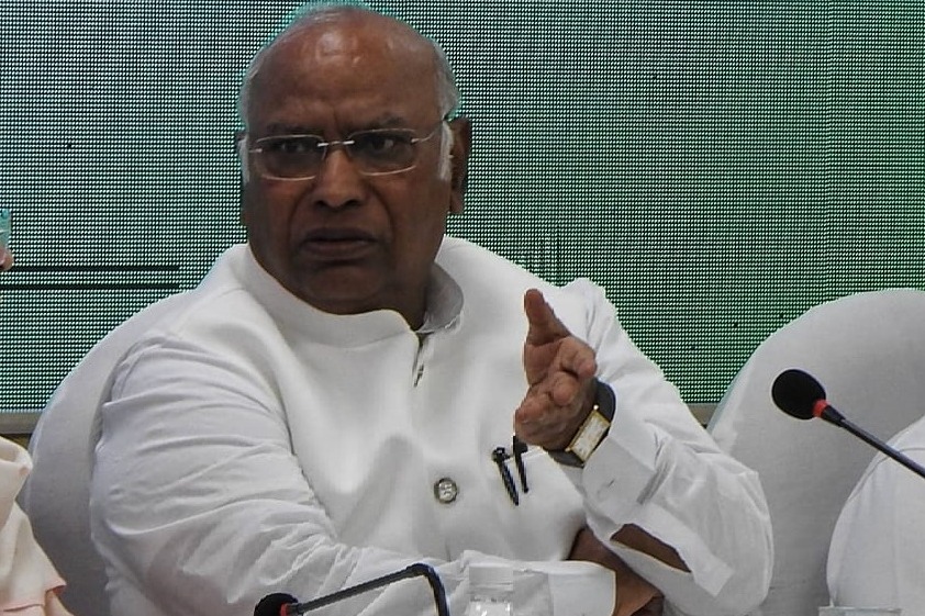 Kharge chairs Cong CEC to finalise candidates for Telangana