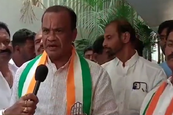 Komatireddy Venkat Reddy says congress will win 12 seats in nalgonda