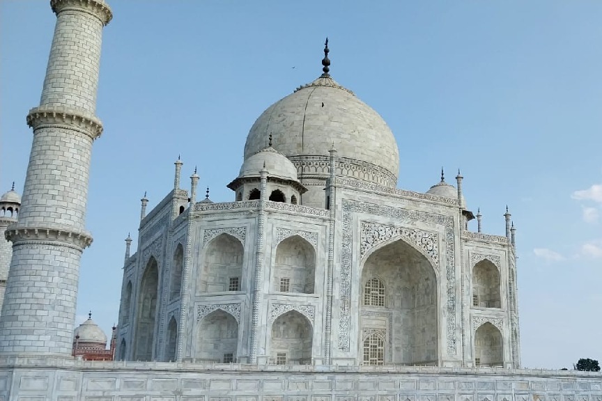 Taj Mahal by moonlight thrills tourists