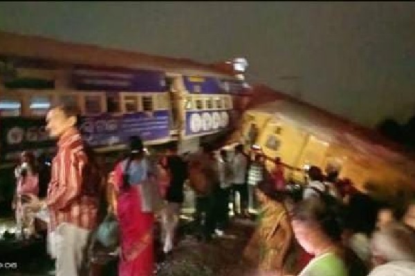 3 killed, many hurt as 2 trains collide in Andhra Pradesh