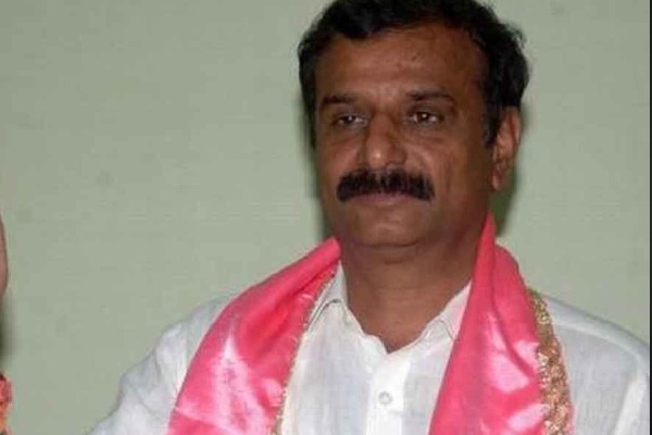 Unknown person attack mp kotha prabhakar reddy with knife