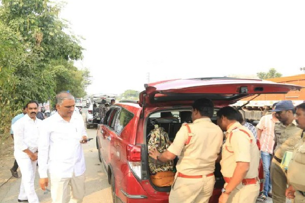 Police check harish rao canvoy