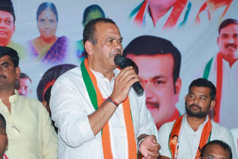 Komatireddy sensational comments on alliance with communist parties