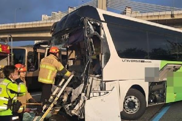 59 injured in five bus pile-up on S.Korea expressway