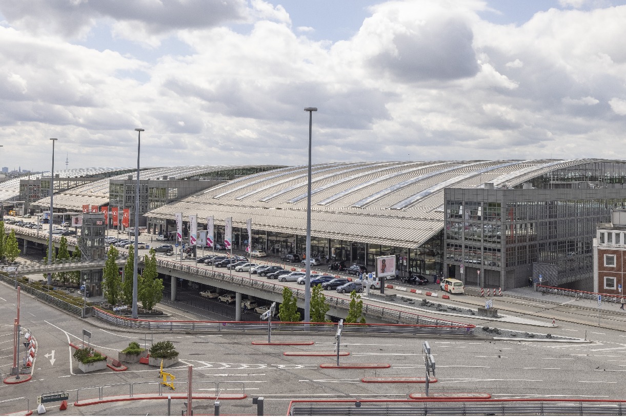 Hamburg airport closed after possible hostage situation