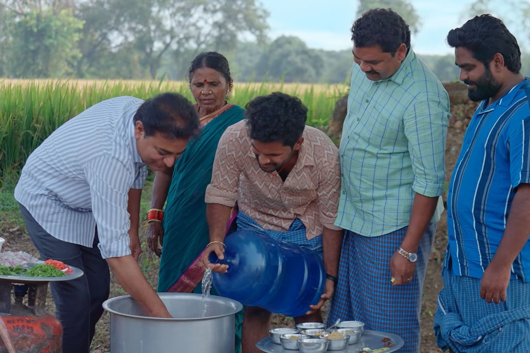 Minister KTR cooked Natukodi curry with the MyVillageShow team