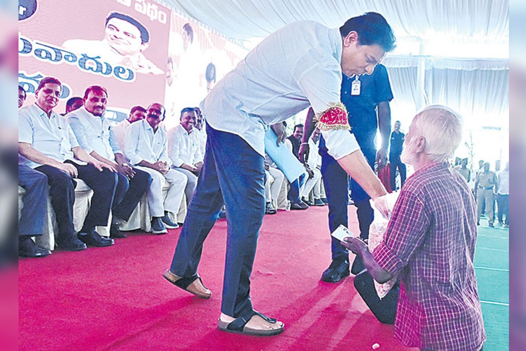 BRS leader KTR buy chocolates from old man