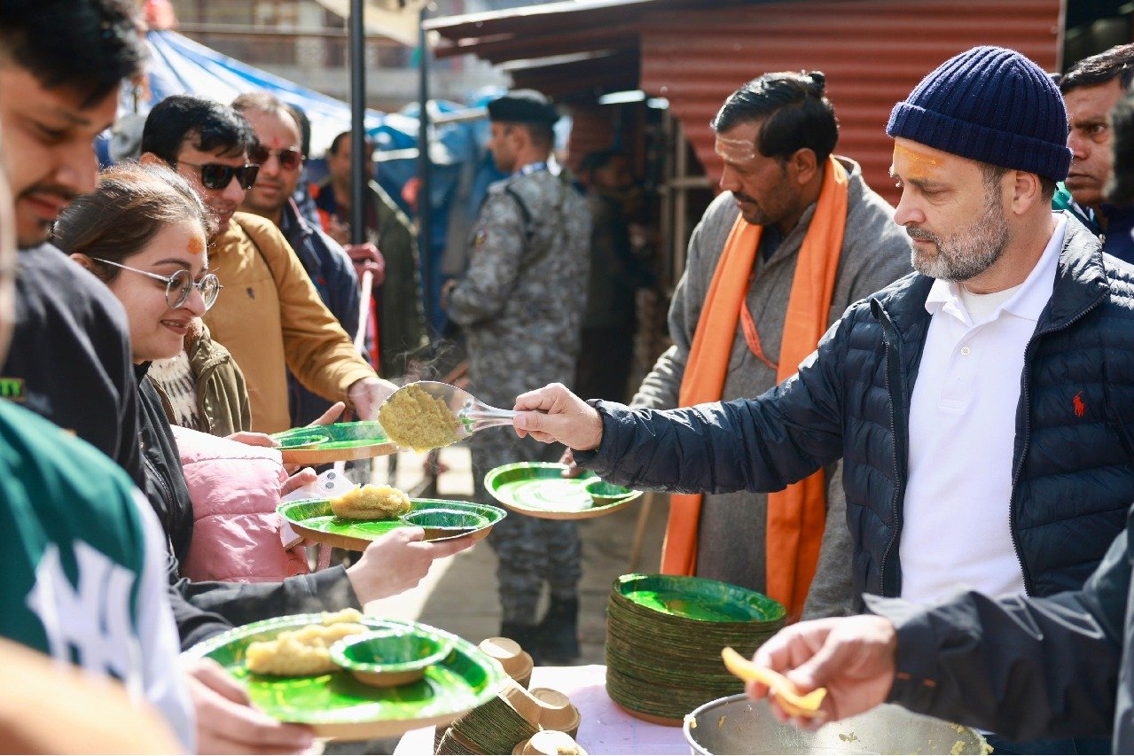 Rahul offers prayers to Adi Shankaracharya, serves food at langar in
 Kedarnath on day 2 of his visit