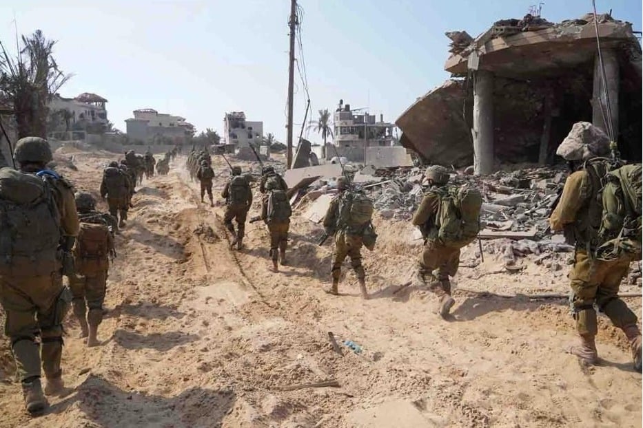 IDF splits Gaza into two, capture of enclave looks imminent