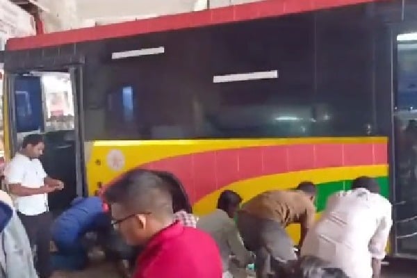 Bus Accident in Vijayawada Nehru Bus stand