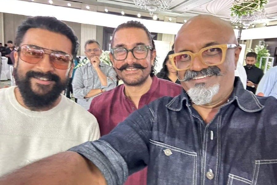 Aamir Khan poses with OG 'Ghajini' star Suriya as they attend Kamal Haasan's b'day party
