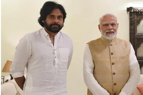 PM Modi and Pawan Kalyan in BC Athma Gourava Sabha