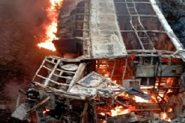 One killed, 36 injured as bus catches fire in Bengal’s Kharagpur