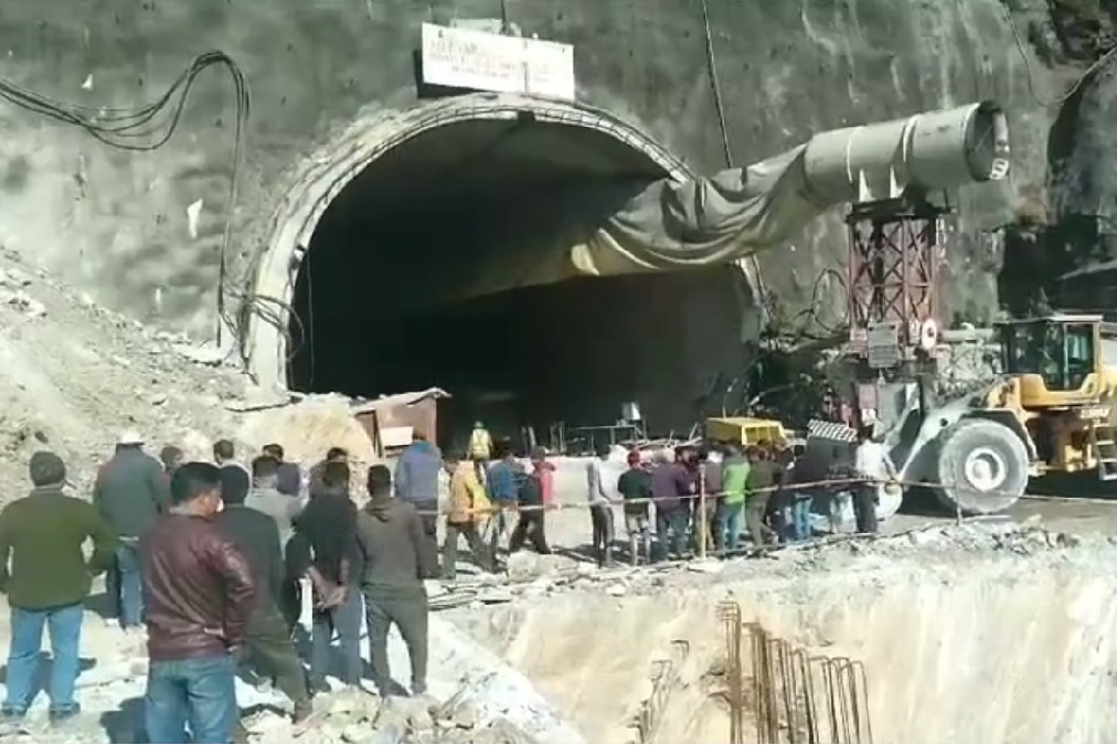 40 workers Trapped In Uttarakhand Tunnel