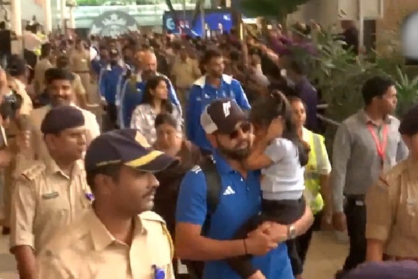 Team India arrives Mumbai for semifinal clash with New Zealand
