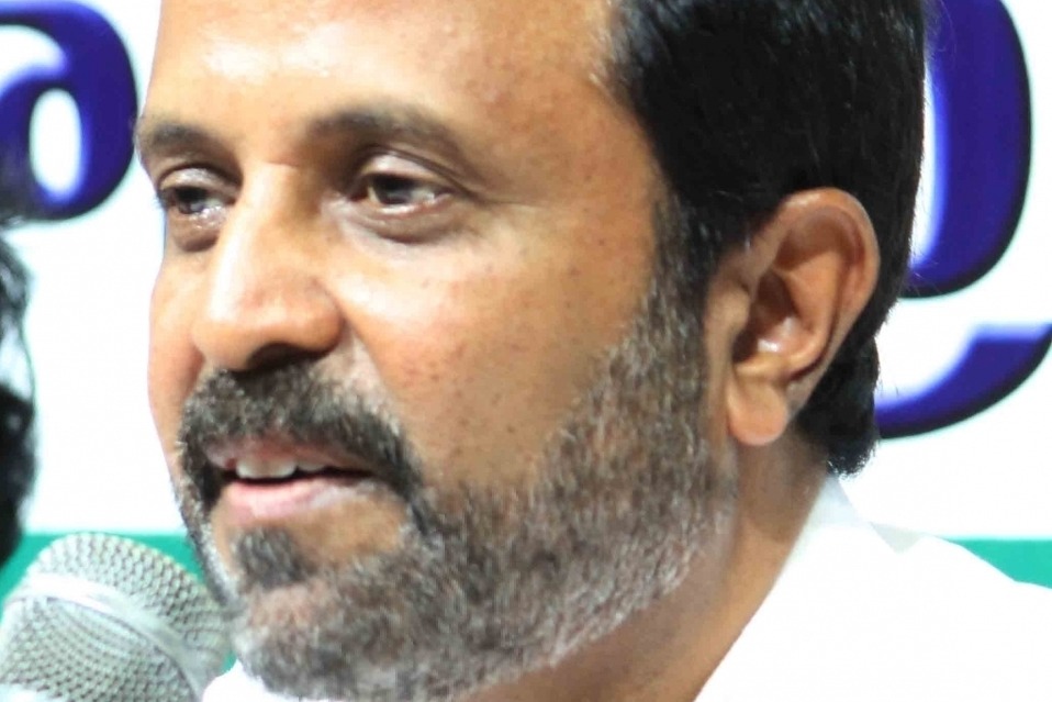 Telangana Congress leader protests midnight police search of his house