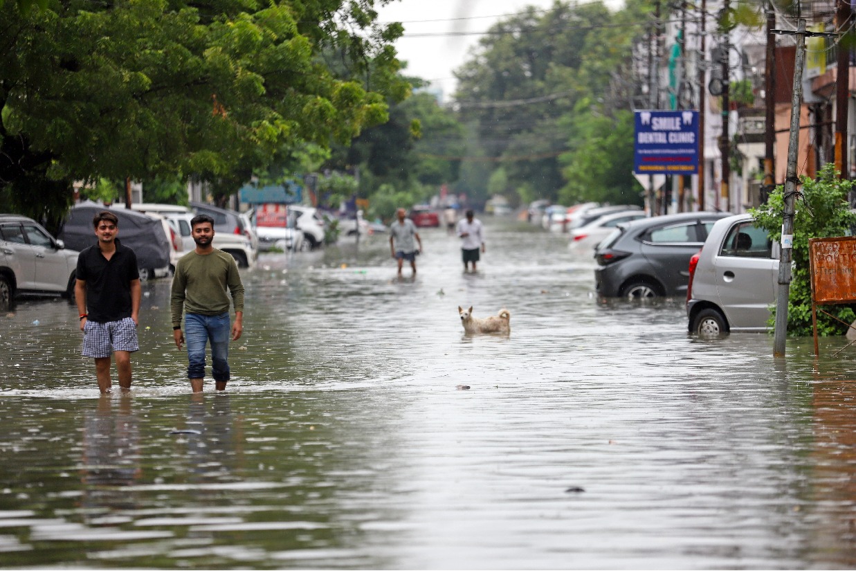 Heavy rains lashes Chennai and other districts in Tamilnadu
