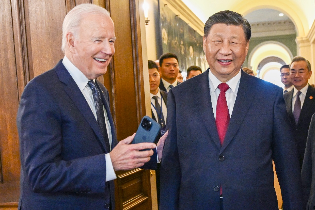 Biden popped out a 38 years old photo of China president Xi Jinping 