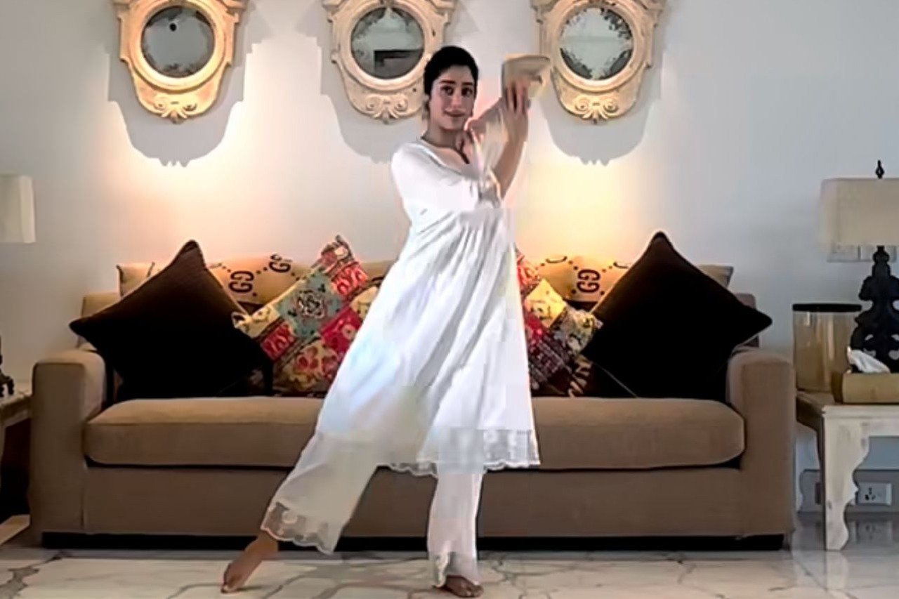 Janhvi Kapoor’s dance on ‘Jiya Jale’ draws comparison to mom Sridevi
